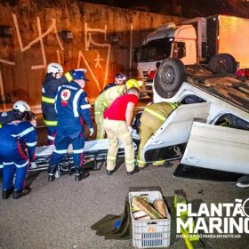 Fotos de Homem é socorrido após capotamento de veículo no Contorno Norte em Maringá