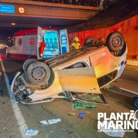 Fotos de Homem é socorrido após capotamento de veículo no Contorno Norte em Maringá