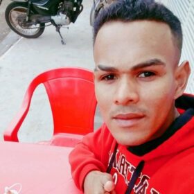 Identificado homem que morreu após ser ejetado de carro que capotou na PR-323 Foto 1 Fotos de Identificado homem que morreu após ser ejetado de carro que capotou na PR-323