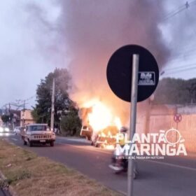 Kombi fica destruída em incêndio em Sarandi, mas bíblia fica quase que intacta Foto 3 Fotos de Kombi fica destruída em incêndio em Sarandi, mas bíblia fica quase que intacta