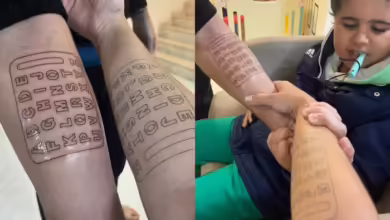 Fotos de Pais de autista não verbal fazem tatuagem para se comunicar com filho