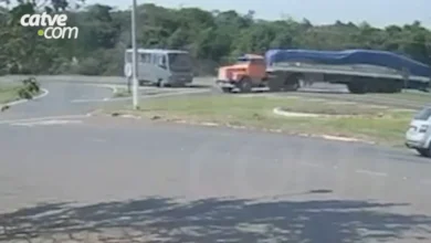 Fotos de Vídeo: micro-ônibus e carreta batem e 22 pessoas ficam feridas na BR-277