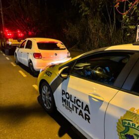 Câmera registra acidente seguido de capotamento em Maringá  Foto 1 Fotos de Câmera registra acidente seguido de capotamento em Maringá