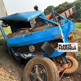 Fotos de Caminhão é destruído em colisão com trem em Sarandi; motorista sobrevive com ferimentos moderados