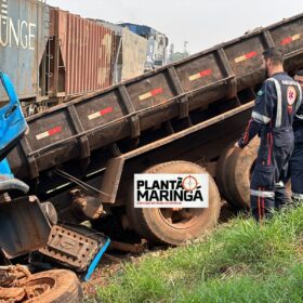 Fotos de Caminhão é destruído em colisão com trem em Sarandi; motorista sobrevive com ferimentos moderados
