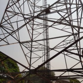 Fotos de Homem passa mal durante trabalho em manutenção de torre em Maringá e é resgatado pelos Bombeiros