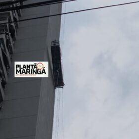 Operários ficam presos em andaime durante ventania em Maringá Foto 1 Fotos de Operários ficam presos em andaime durante ventania em Maringá