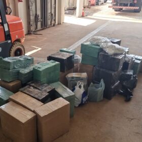Fotos de Polícia Federal de Maringá prende duas pessoas por contrabando e descaminho 