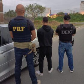 Fotos de Traficante é preso em condomínio fechado em Sarandi durante operação da Denarc