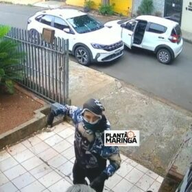 Fotos de Câmeras de segurança flagram homens assaltando casa em Maringá; veja vídeo