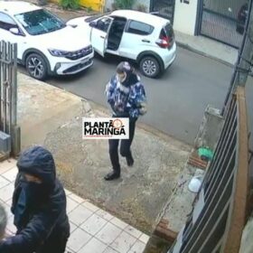 Fotos de Câmeras de segurança flagram homens assaltando casa em Maringá; veja vídeo