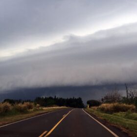 Frente fria atinge o Paraná com rajadas de vento e alerta tempestades nos próximos dias; veja áreas em risco Foto 1 Fotos de Frente fria atinge o Paraná com rajadas de vento e alerta tempestades nos próximos dias; veja áreas em risco