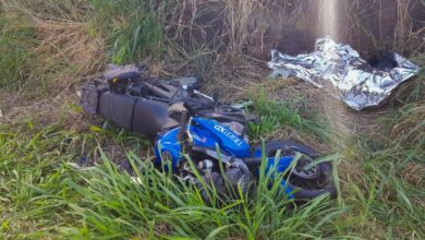 Fotos de Homem com moto com placa de Maringá morre após grave acidente na BR-376; caminhoneiro fugiu