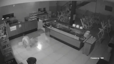 Fotos de Homem furta marmitaria e faz pausa para um ‘lanchinho’ em Sarandi; VÍDEO