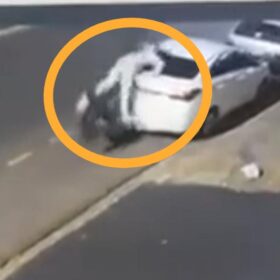 Motociclista dorme pilotando moto e bate em carro estacionado em Maringá Foto 1 Fotos de Motociclista dorme pilotando moto e bate em carro estacionado em Maringá