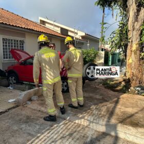 Fotos de Motorista embriagado bate em árvore e invade residência em Maringá; duas pessoas ficaram feridas