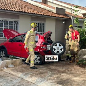 Fotos de Motorista embriagado bate em árvore e invade residência em Maringá; duas pessoas ficaram feridas