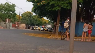 Fotos de Mulher morre após perseguição e troca de tiros com a Policia Militar em frente a um escola