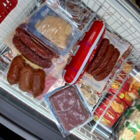 Procon flagra alimentos irregulares em vistoria em mercado de Maringá Foto 1 Fotos de Procon flagra alimentos irregulares em vistoria em mercado de Maringá