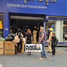Fotos de Teto de loja desaba após rajada de vento em Maringá; VÍDEO 
