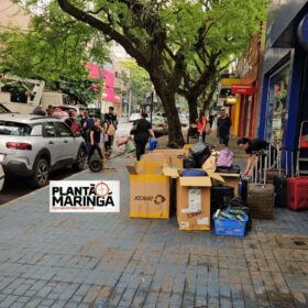 Fotos de Teto de loja desaba após rajada de vento em Maringá; VÍDEO 