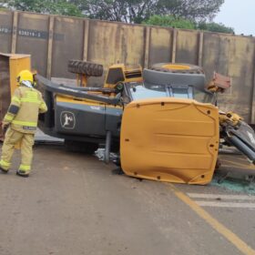 Acidente envolvendo locomotiva e retroescavadeira deixa trabalhador ferido em Mandaguari Foto 1 Fotos de Acidente envolvendo locomotiva e retroescavadeira deixa trabalhador ferido em Mandaguari