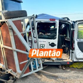 Fotos de Acidente entre carreta e veículo deixa seis trabalhadores feridos em Maringá
