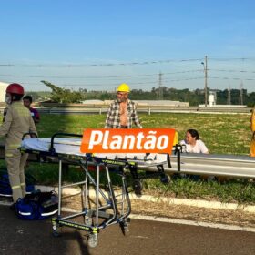 Acidente entre carreta e veículo deixa seis trabalhadores feridos em Maringá Foto 1 Fotos de Acidente entre carreta e veículo deixa seis trabalhadores feridos em Maringá