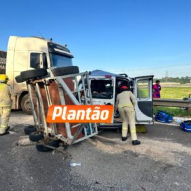 Fotos de Acidente entre carreta e veículo deixa seis trabalhadores feridos em Maringá