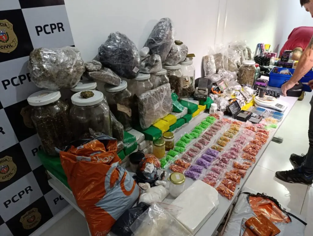 Esquema milionário de produção e distribuição de drogas é descoberto em Maringá Foto 1 Fotos de Esquema milionário de produção e distribuição de drogas é descoberto em Maringá