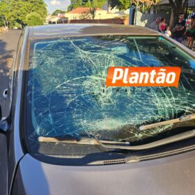Fotos de Idoso é hospitalizado em estado grave após acidente entre carro e moto elétrica em Maringá