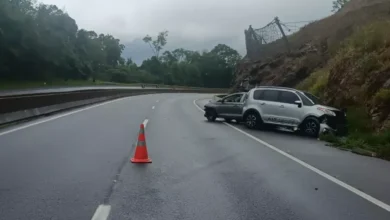 Fotos de Motorista desce para trocar pneu e morre atropelado na BR-376