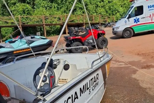 Pai e filho são resgatados das águas em Porto Rico após caírem de jet ski Foto 1 Fotos de Pai e filho são resgatados das águas em Porto Rico após caírem de jet ski