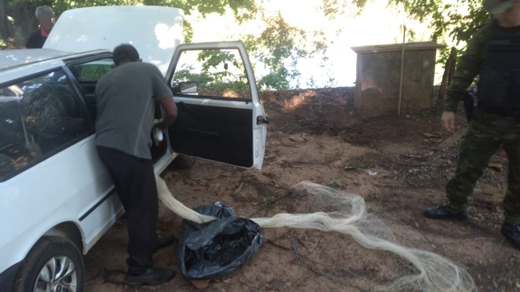 Fotos de Policia Ambiental prende pescadores por pesca ilegal no rio Pirapó e Paranapanema
