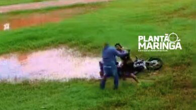 Fotos de Vídeo mostra motoboy lutando contra ladrão para impedir roubo de moto em Maringá