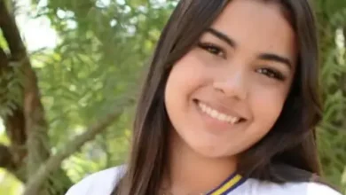 Fotos de Escola homenageia aluna que morreu em acidente logo após formatura no Paraná