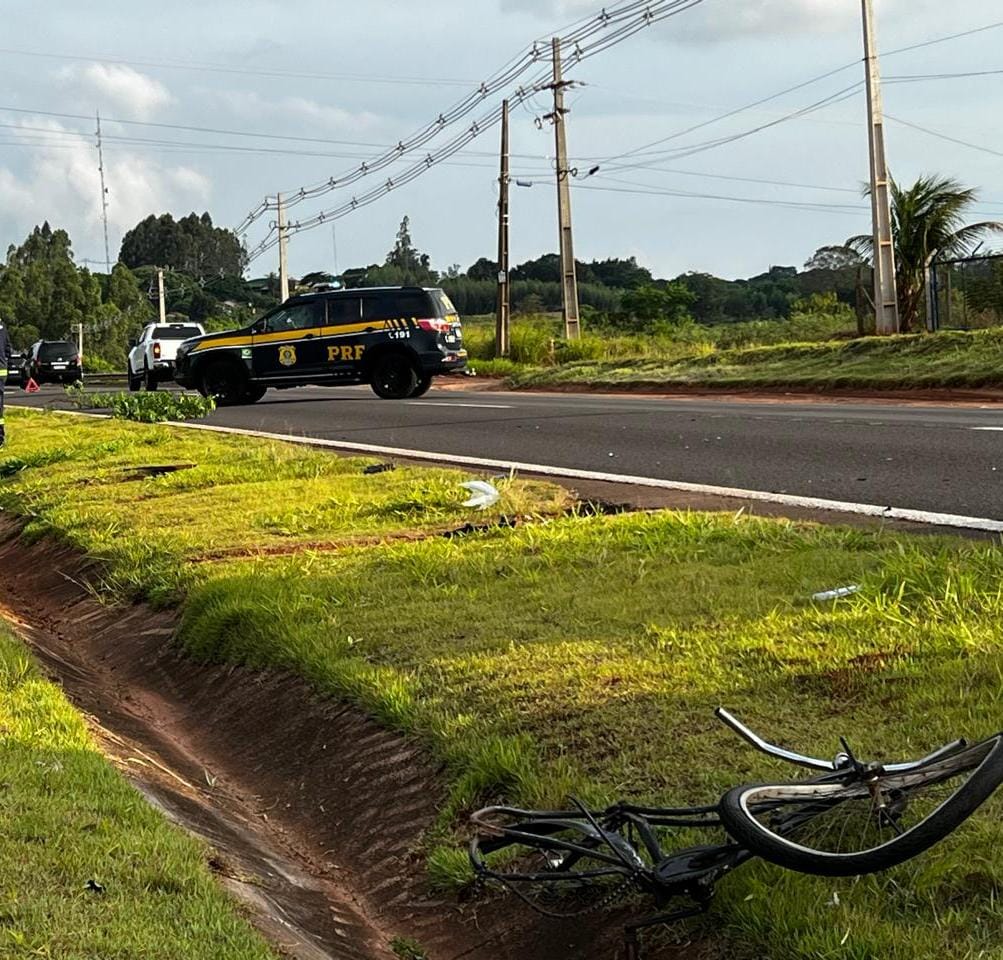 Ciclista morre após ser atropelado na BR-376 Foto 1 Fotos de Ciclista morre após ser atropelado na BR-376