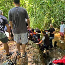 Fotos de Trilheiro é resgatado pelo helicóptero do Samu após queda de moto