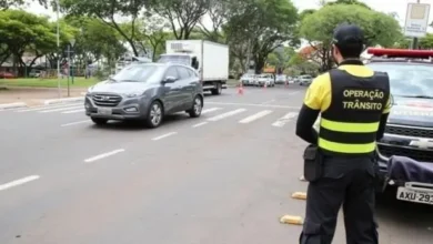 Fotos de Agentes de trânsito estão usando dispositivo de choque para autodefesa em Maringá