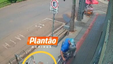 Fotos de Assaltante em bicicleta derruba idosa de 71 anos para roubar bolsa com aposentadoria em Sarandi; VÍDEO