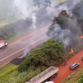 Fotos de Caminhão-tanque explode em acidente com três veículos e deixa dois mortos e nove feridos na BR-369