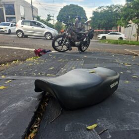 Fotos de Casal em motocicleta fica ferido em acidente no Jardim Alvorada, em Maringá