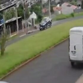 Motociclista é intubado e socorrido em estado gravíssimo após acidente com caminhonete em Maringá Foto 7 Fotos de Motociclista é intubado e socorrido em estado gravíssimo após acidente com caminhonete em Maringá