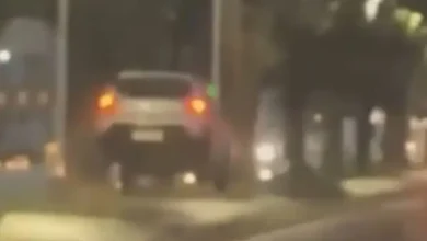 Fotos de Motorista é flagrado dirigindo carro sobre ciclovia em Maringá; VÍDEO