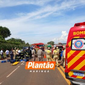 Fotos de Câmera registra colisão entre carro e caminhão que deixou uma mulher morta na PR-317