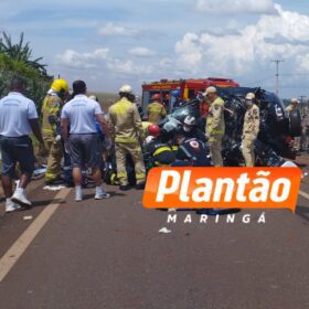 Fotos de Câmera registra colisão entre carro e caminhão que deixou uma mulher morta na PR-317