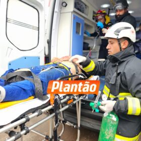 Fotos de Engavetamento na BR-376 deixa motorista preso nas ferragens em Sarandi