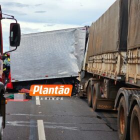 Engavetamento na BR-376 deixa motorista preso nas ferragens em Sarandi Foto 1 Fotos de Engavetamento na BR-376 deixa motorista preso nas ferragens em Sarandi