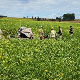 Fotos de Homem morre após ser ejetado de carro em capotamento