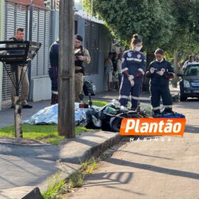 Fotos de Câmera registra homem com antecedentes criminais sendo executado a tiros enquanto andava de moto em Maringá